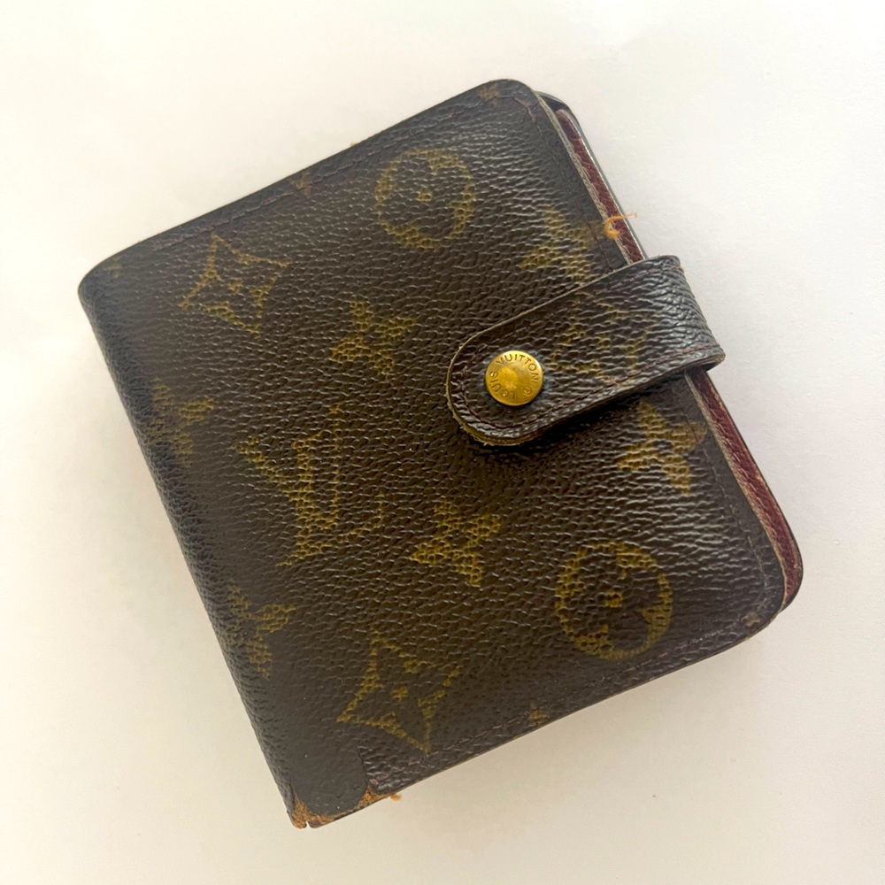 Louis Vuitton ladies wallet.